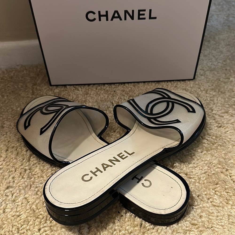 Chanel slides